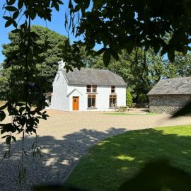 7 Person home With HOT TUB, hotel din Blackwater