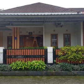 Serayu Jaraksari Homestay, hotel v mestu Wonosobo
