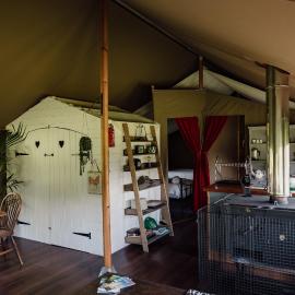 Seven Hills Hideaway - Three Bedroom、Llanvetherineのホテル