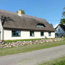 Reetdachhaus "Landhaus Ulrich", hotelli kohteessa Lubkow