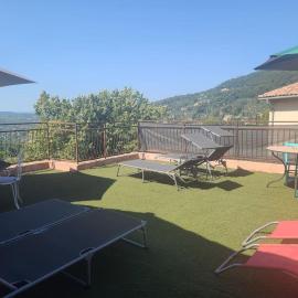 de 1 à 6 avec terrasse solarium, vue panoramique et parking gratuit, hotel u gradu Gras