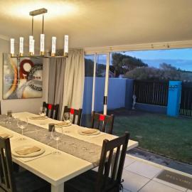 25 On Main Struisbaai، فندق في ستروزباي