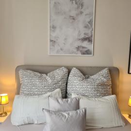 Home away from home stylish central netflix kitchen، فندق في فيسبادن