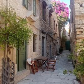 Τριώροφη οικία σε Μεσαιωνικό οικισμό: Patriká şehrinde bir otel