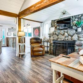 Family-Friendly Retreat on Gilletts Lake!، فندق في جاكسون