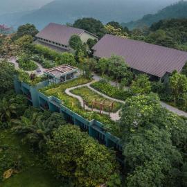 Amour Resort Bavi, hotell i Na Nội