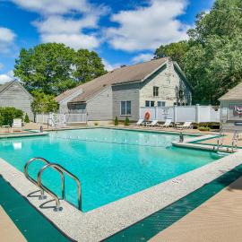 Bright, Coastal Mashpee Condo Near the Commons, hotel in Mashpee