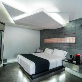 Kuboz Motor Hotel (Motel y Hotel), hotel di Guadalajara
