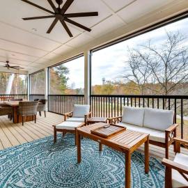 The Birdhouse - Lake View with Dock, hotel din Mooresville