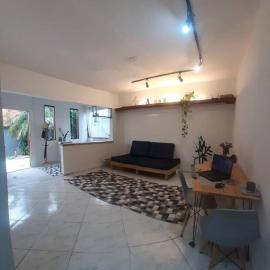 Casa espaçosa bem localizada em Maricá!, hotel in Maricá