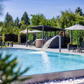 Hotel Aura Design & Garden Pool, hotel in Praag