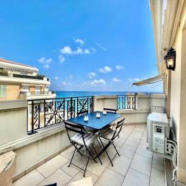 'Le Victoria Beach' Vue Mer Plein Centre, Spacieux, hotell i Menton
