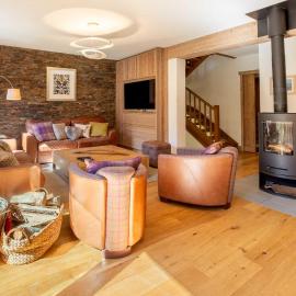 Chalet in méribel center with outdoor jacuzzi and sauna, Hotel in Mussillon