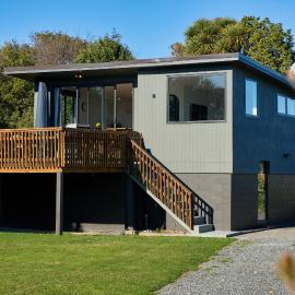 Sunny Balcony | Mountain Views | Relaxed - KK04313, hotel a Kaikoura