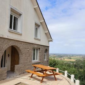 Gîte cosy en haut du Mont Cassel avec vue panoramique pour 6 pers, hotel in Cassel