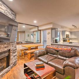 2 Blocks to Skiing & MTB: Angel Fire Condo、エンジェル・ファイアーのホテル