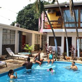 Coconut Beach House, hotelli kohteessa Playa Conchal