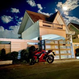 Hillary Timog Park Homes, hotel en Ángeles