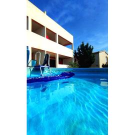 Apartmani Anastazija، فندق في كارلوباغ