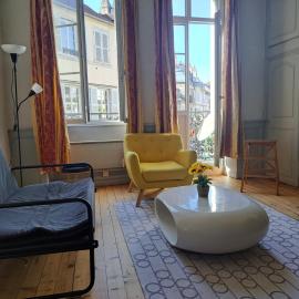 Lons centre T1 rue du commerce, hotel in Lons-le-Saunier