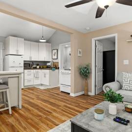 Bumble Bee Cottage - Quiet comfort for 2, hotel sa Peoria