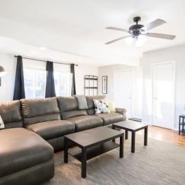 ABODE ON ATLANTIC - Spacious 2BD in the Heights โรงแรมในพีโอเรีย