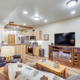 Cozy Eureka Getaway - Hike, Bike, Hunt & Fish!, Hotel in Eureka