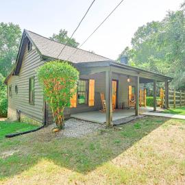 Cabin w/ Fire Pit - 7 Mi to Downtown Carrollton!