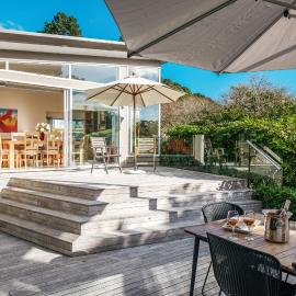 Seaviews on Second - 100 metres from Onetangi Beach! - Be My Guest Waiheke