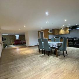 Sunshine three bedrooms Apartment, hotel en Insch