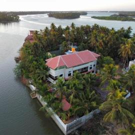 Halfmoon Homestay, hotel in Kalyānpur