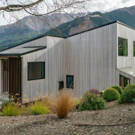 Lake and Mountain Views - Central Queenstown
