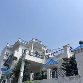 Wild Sapiens Station, מלון בג'אמו