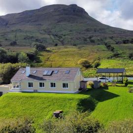 Mountain View Cottage, hotel a Cloontyprughlish