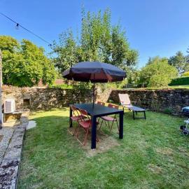 Maisonnette avec jardin – hotel w mieście Chamilly