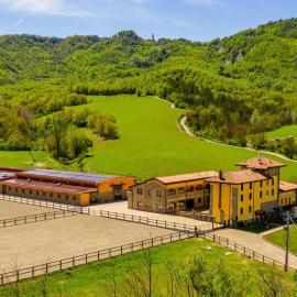 Tenuta Ca' Bella, hotel a Dernice