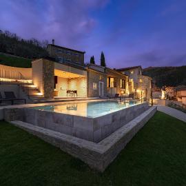 Villa Panorama del Tartufo for 6 people in Central Istria with spa & truffle hunting experience، فندق في Livade