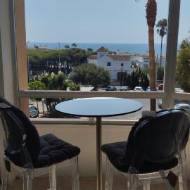 Sea View Calypso Condo, hotel u gradu Mihas