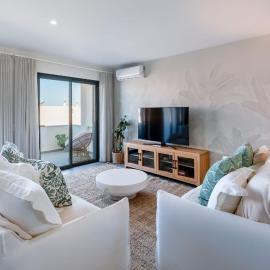 Modern 2 BDR Flat With Pool by LovelyStay