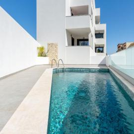 Modern 2 BDR Flat With Pool by LovelyStay