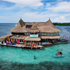 Casa en el agua, hotel in Tintipan Island