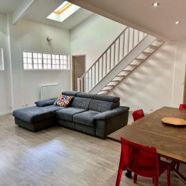 LOFT, MAISON de VILLE de 100m2, 7 lits, Hotel in Bagnolet
