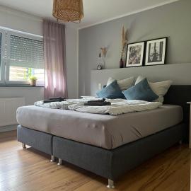 Moderne familienfreundliche Wohnung am Waldrand von Prüm mit Terrasse, hotel v destinácii Prüm
