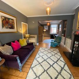 Large 4 Bedroom Family home in centre Winchester