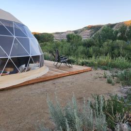 D6 Sahara Sunset- King Suite Very Private, hotel in Drumheller