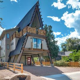 A-Frame Wonders Hot Tub w Mountain Views, hotel din Colorado Springs