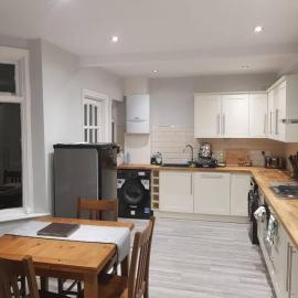 Spacious 4 bedroom house 30mins from London Bridge, hotel in Belvedere