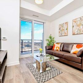 Union Towers Condo with City Views and Patio, hôtel à Kitchener