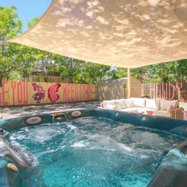 50 Shades of Pink-Private Hot Tub!, Hotel in Albuquerque
