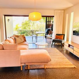Cosy Apartment at North Shore Village Twin Waters - Private Garden - 2 Min Walk to Beach & River, hotell i Mudjimba